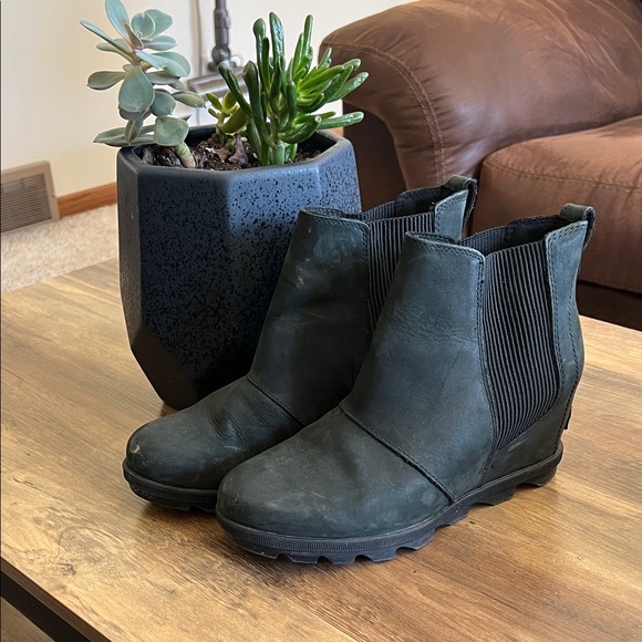 Sorel Women's Dark Green Ankle Boots - Picture 1 of 7